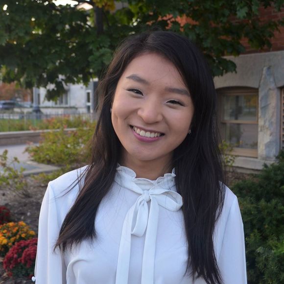 Meet your Posher, Laura - Picture 1 of 1